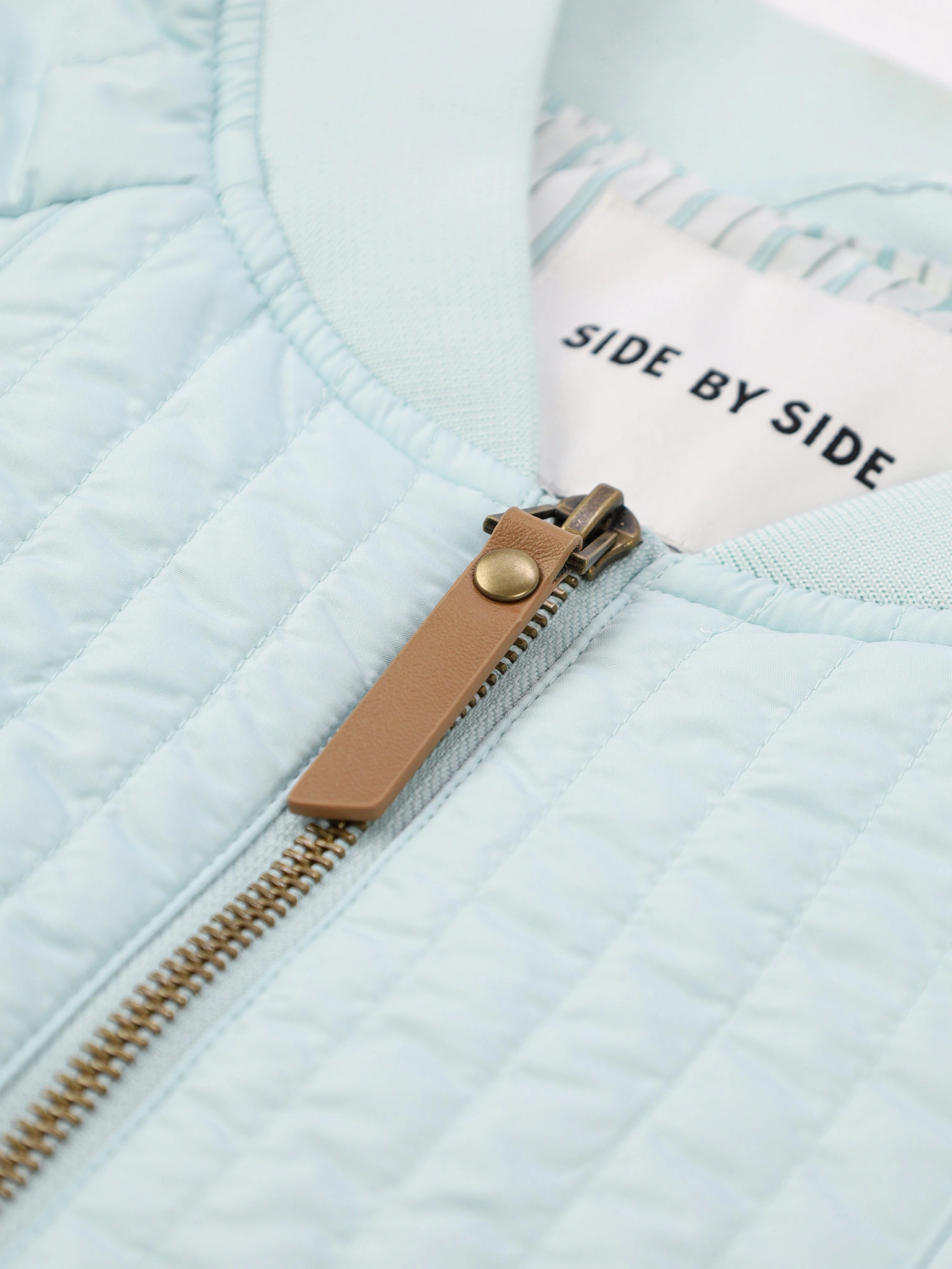 Пальто голубого цвета прямого кроя